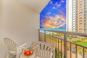 Property grounds - Oceanview 1 Bedroom Suite Landmark Resort 548 Perfect for a couple or party of 4 (Myrtle Beach)