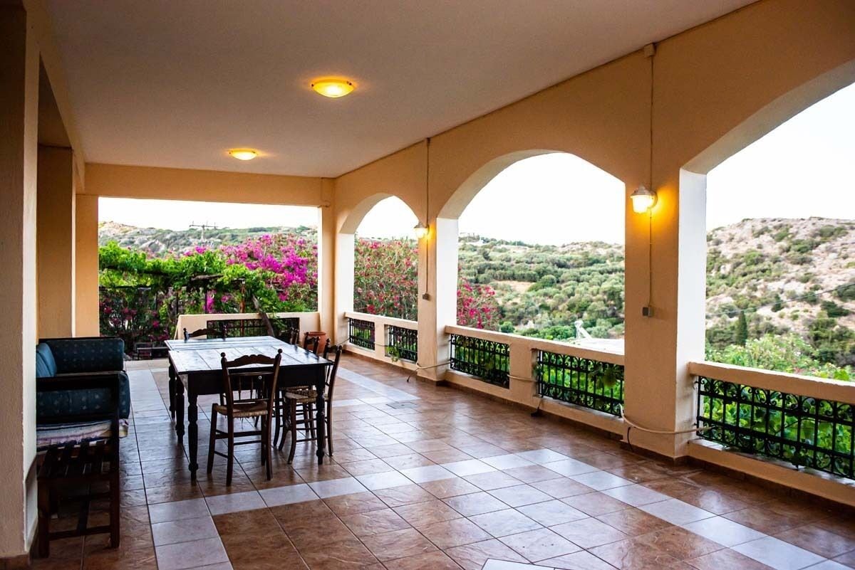 屋外ダイニングエリア