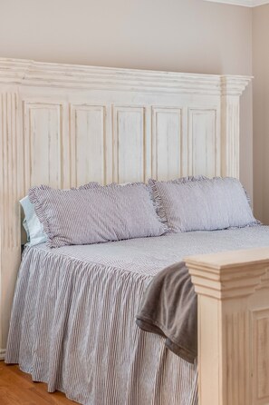 4 bedrooms, iron/ironing board, free WiFi, bed sheets