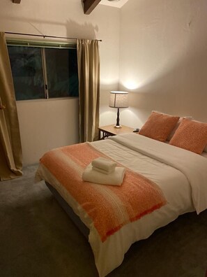 3 habitaciones, escritorio, tabla de planchar con plancha y wifi gratis