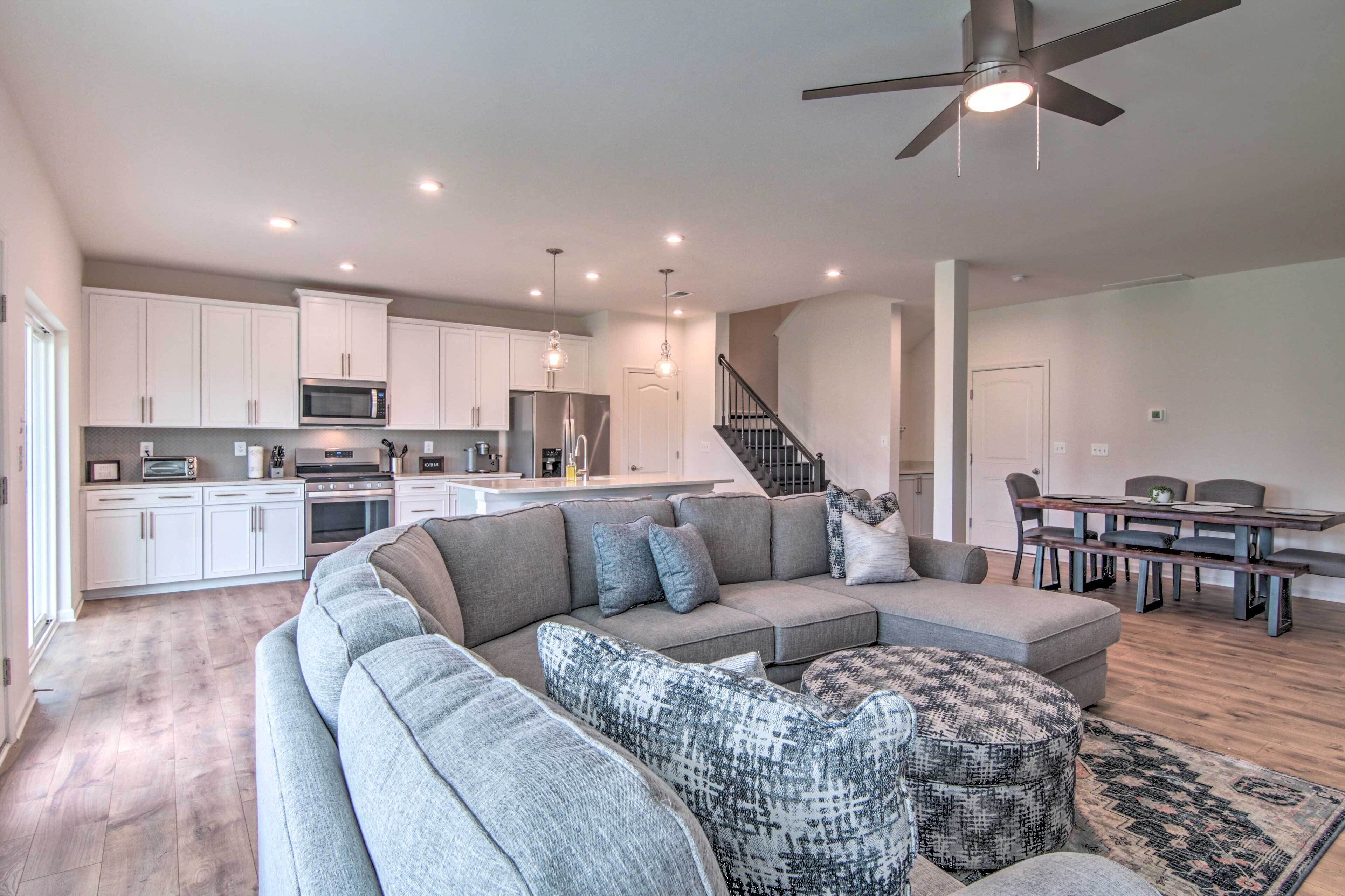 Millville Townhome w/ Pool Access ~ 4 Mi to Beach!