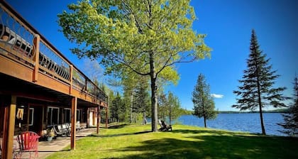 Private Lakefront Stay with Beautiful Sunset Views, Kayaks, & Kidâs Area