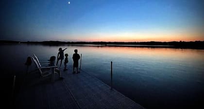 Private Lakefront Stay with Beautiful Sunset Views, Kayaks, & Kid’s Area