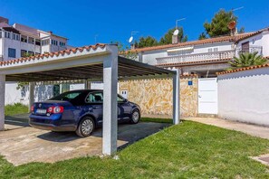 المنطقة المحيطة بالمنشأة