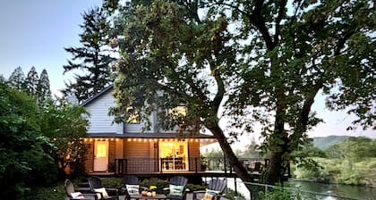 Riverfront on the Rogue! Ideal Southern Oregon location