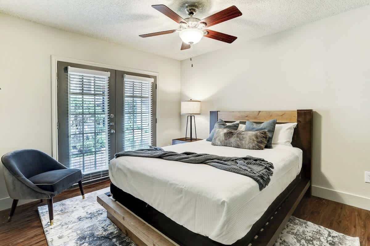 2 chambres, fer et planche à repasser, Wi-Fi, draps fournis