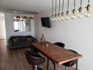 Dining - Neoyorquino Dorrego art (Chacarita)