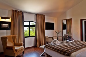 1 bedroom, in-room safe, iron/ironing board, free WiFi