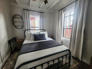 3 chambres, bureau, fer et planche Ă repasser, accĂšs au Wi-Fi (inclus)