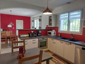 Kühlschrank, Mikrowelle, Ofen, Geschirrspüler