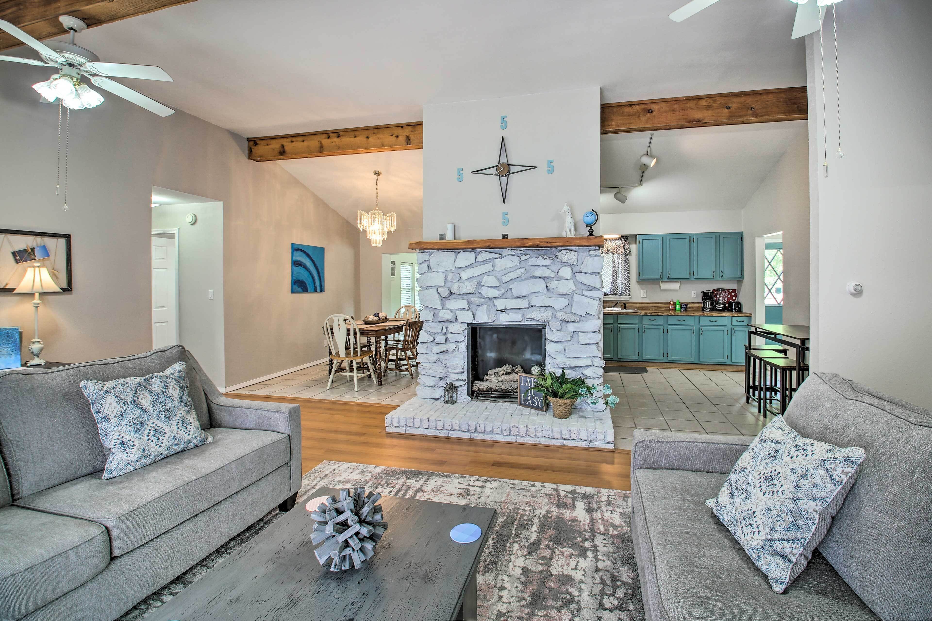 ‘Treasure Isle’ Riverfront Home: Pets Welcome!