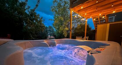 The Nook- Private Walkout Studio With Full Kitchen & Hot Tub!