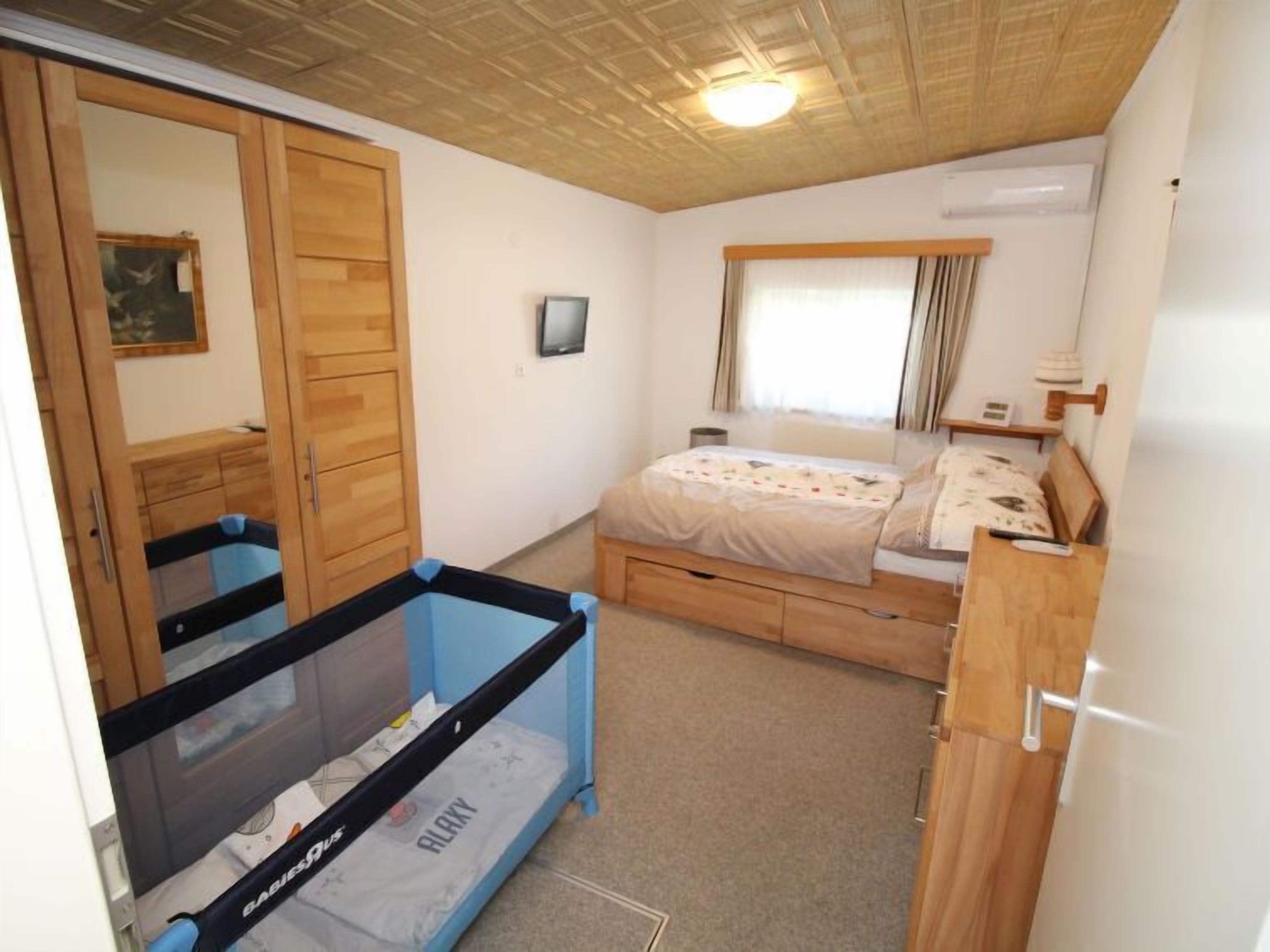 1 habitación, escritorio y internet gratis 