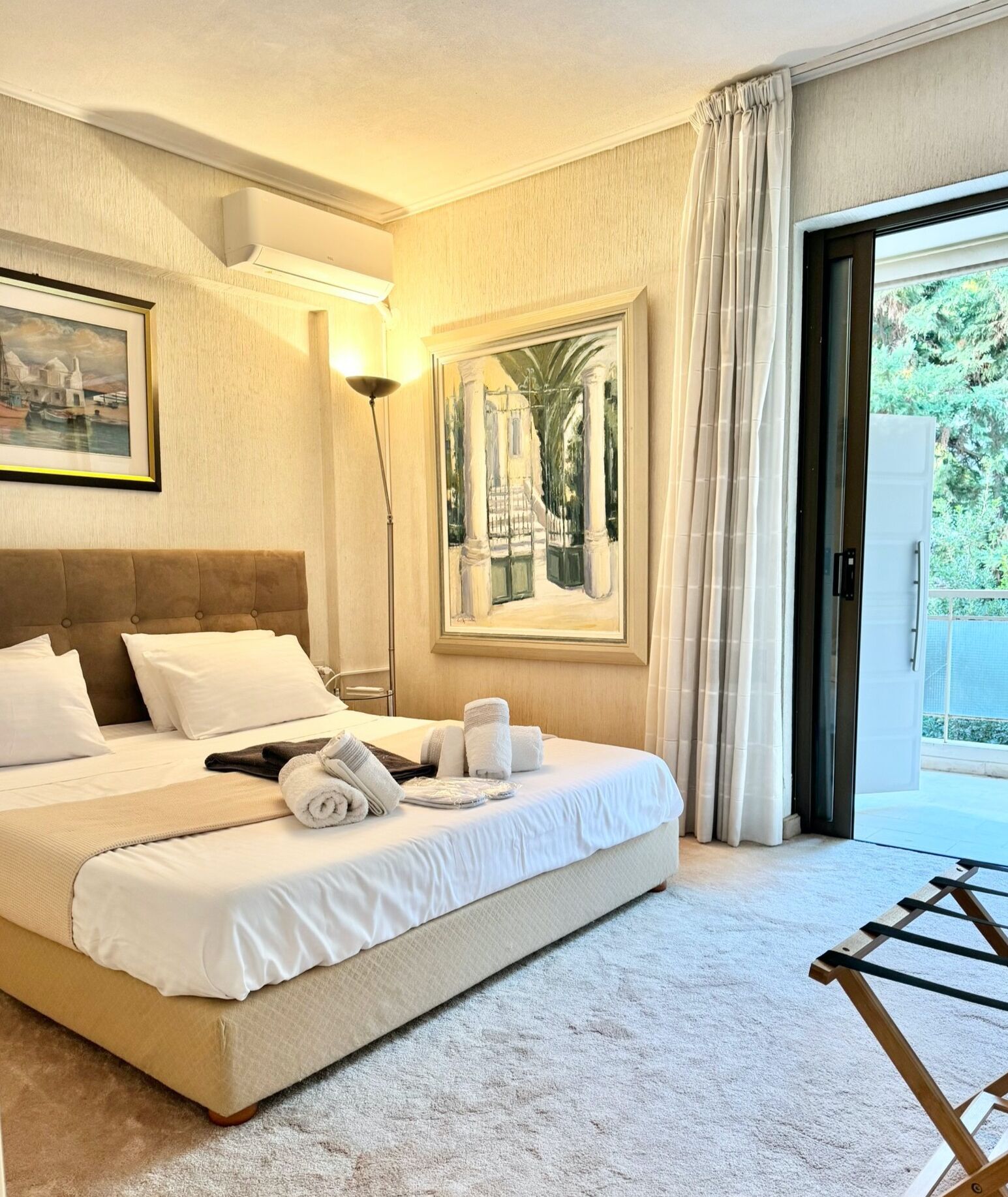 2 bedrooms, desk, iron/ironing board, WiFi