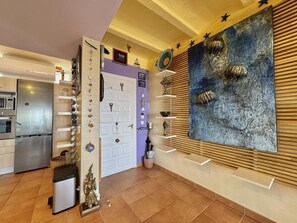 المنشأة من الداخل