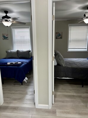 2 Schlafzimmer, Schreibtisch, Bügeleisen/Bügelbrett, Reisekinderbett