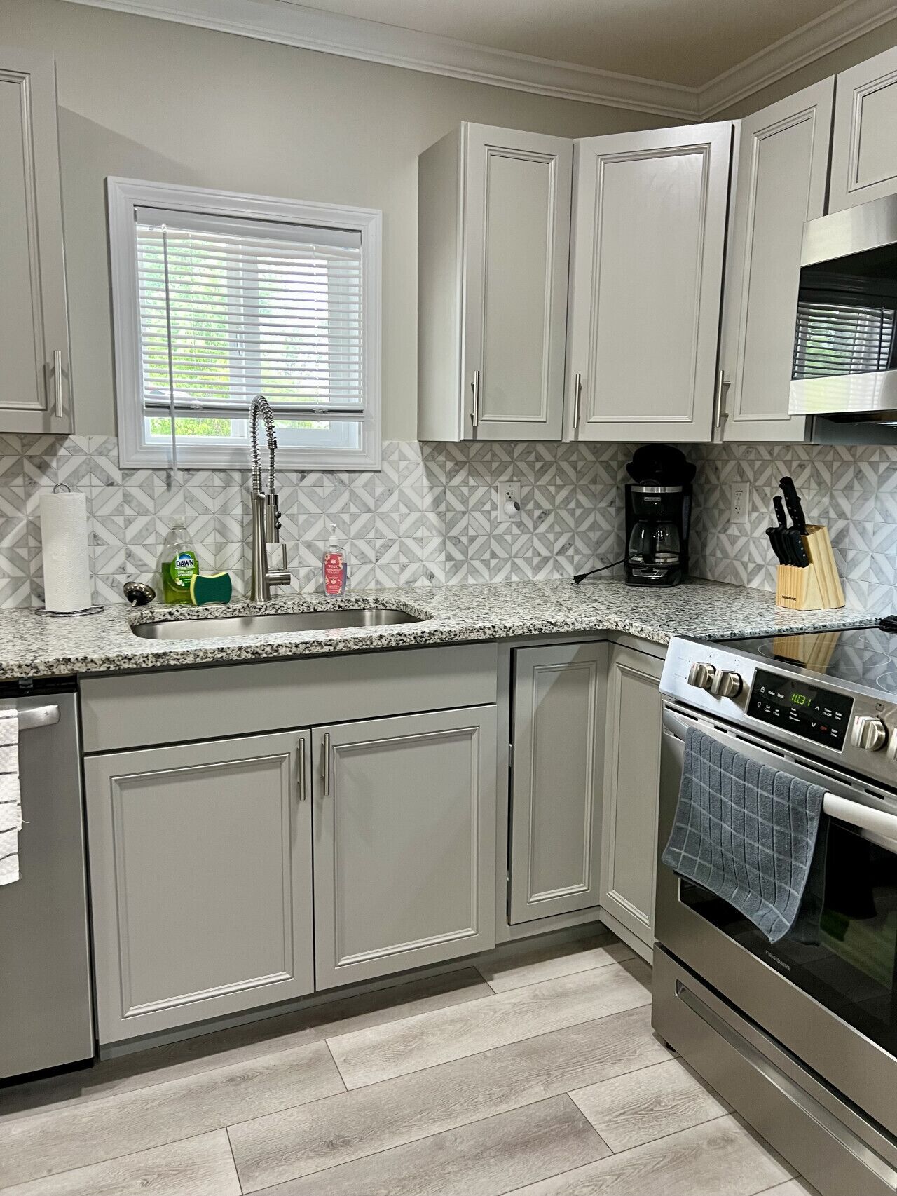 雪櫃、微波爐、焗爐、爐具