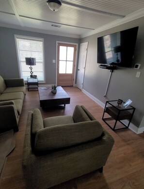 Smart TV - The Bleu.. (Itta Bena)