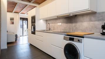 Kühlschrank, Mikrowelle, Ofen, Geschirrspüler