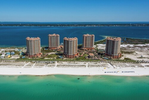 Sleeps 6-Stunning Ocean Front Views-Luxury Resort