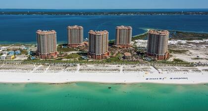 Sleeps 6-Stunning Ocean Front Views-Luxury Resort