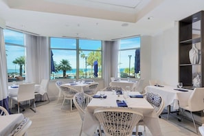 Dining - Sleeps 6-Stunning Ocean Front Views-Luxury Resort (Pensacola Beach)