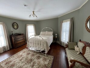 5 habitaciones, escritorio, wifi gratis y ropa de cama 