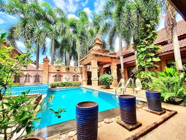 Baan Rom Yen | Private pool
