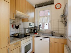 Kühlschrank, Mikrowelle, Ofen, Geschirrspüler