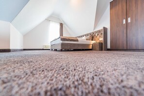 1 bedroom, in-room safe, desk, WiFi