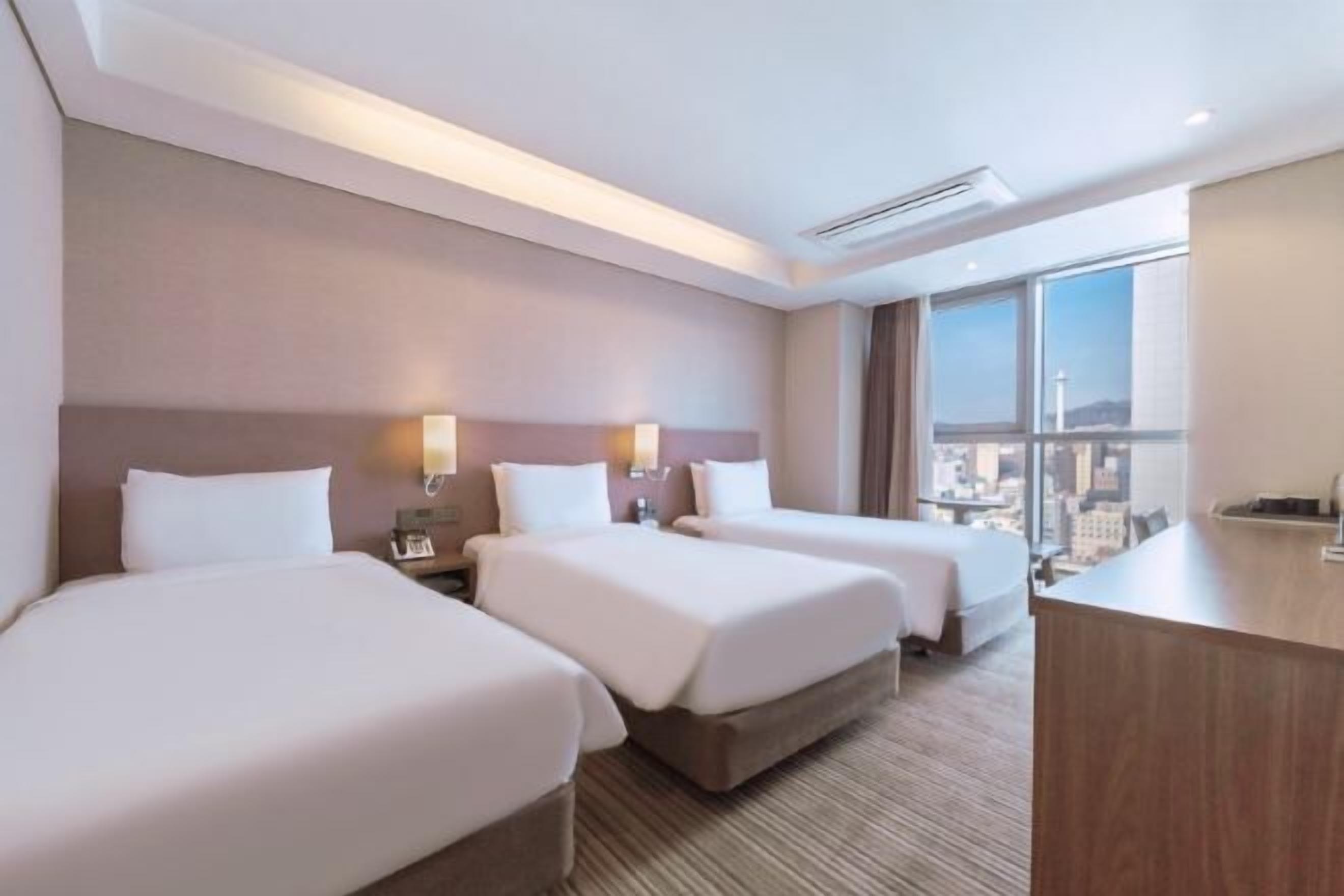 In-room safe, individually decorated, individually furnished, desk