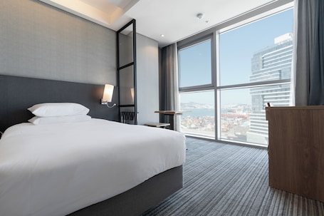 Caja de seguridad en la habitación y decoración personalizada . North Harbor Hotel Busan