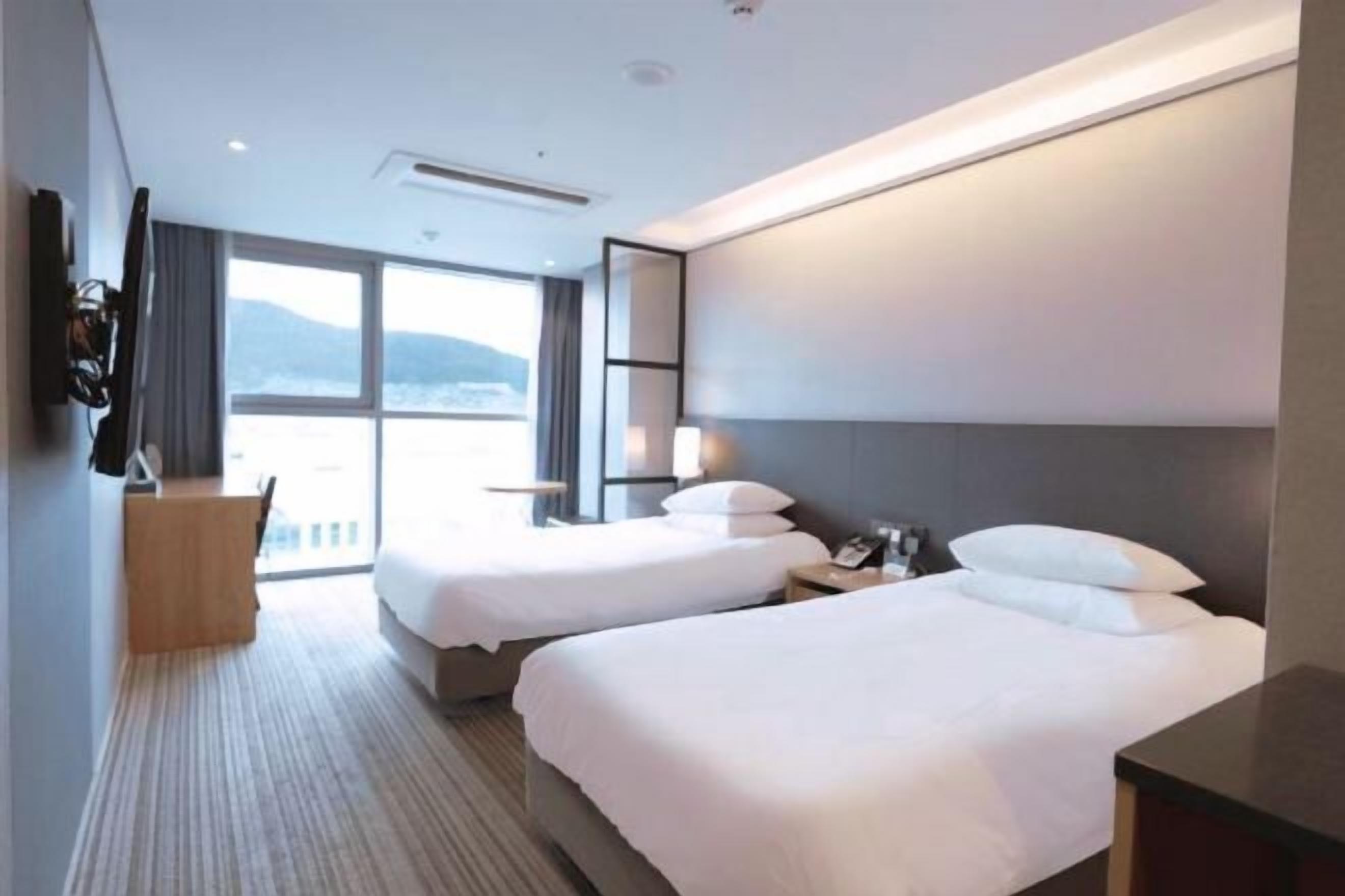 In-room safe, individually decorated, individually furnished, desk