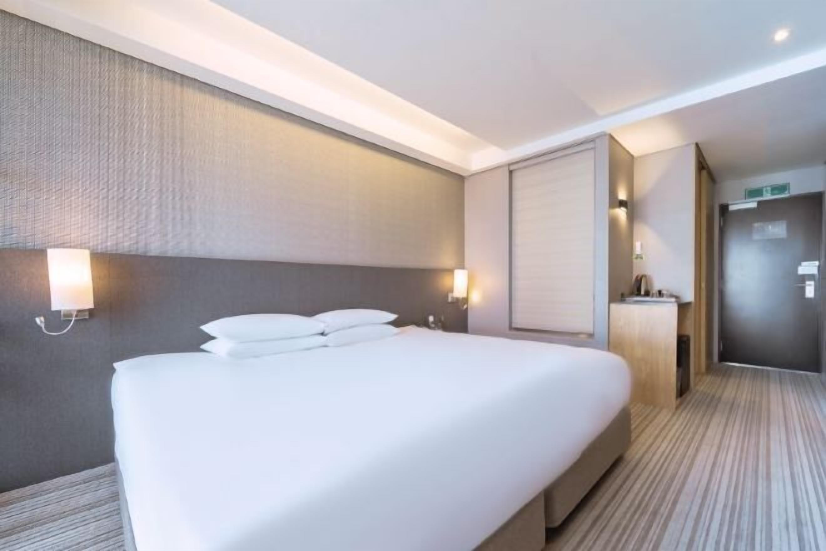 In-room safe, individually decorated, individually furnished, desk