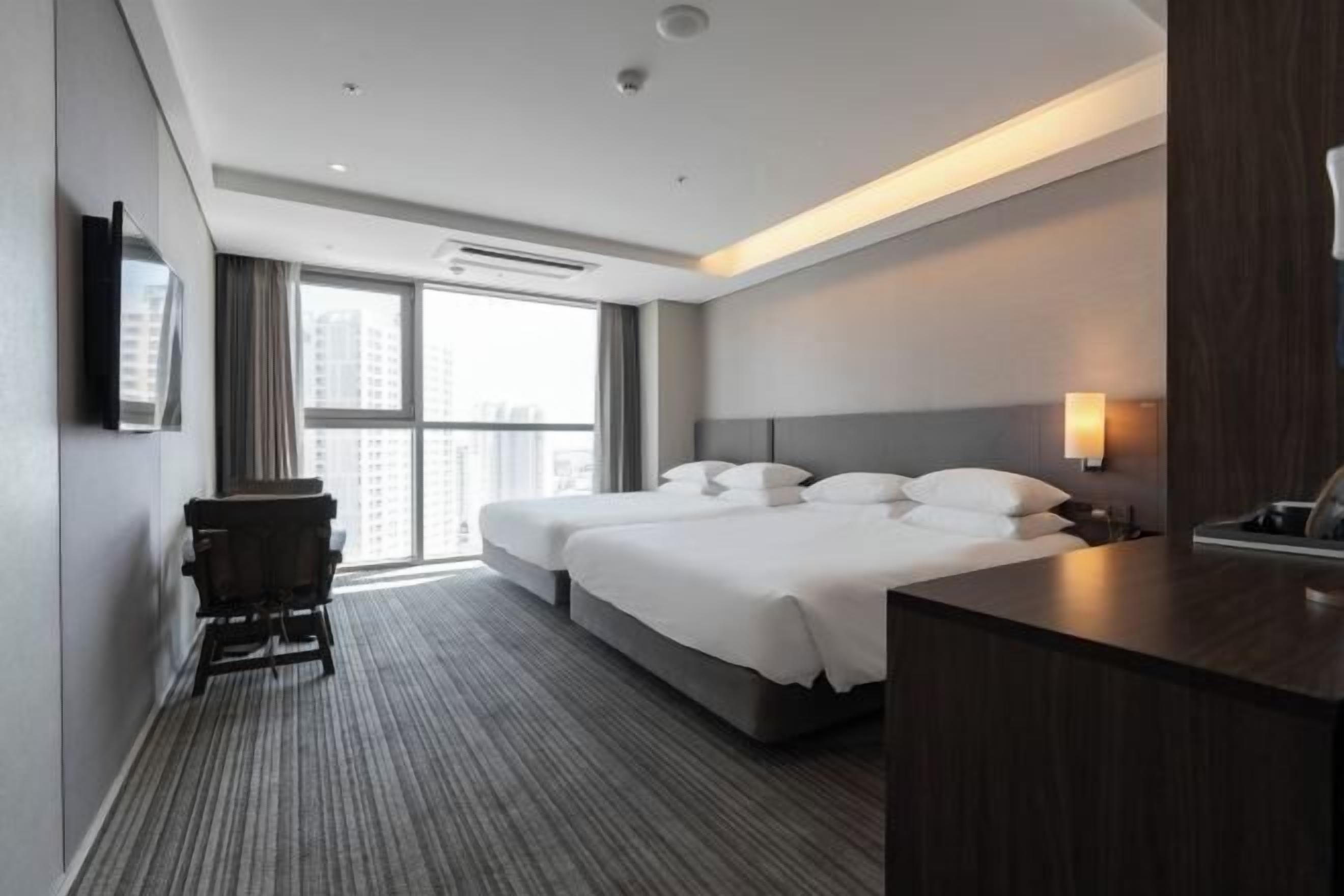 In-room safe, individually decorated, individually furnished, desk