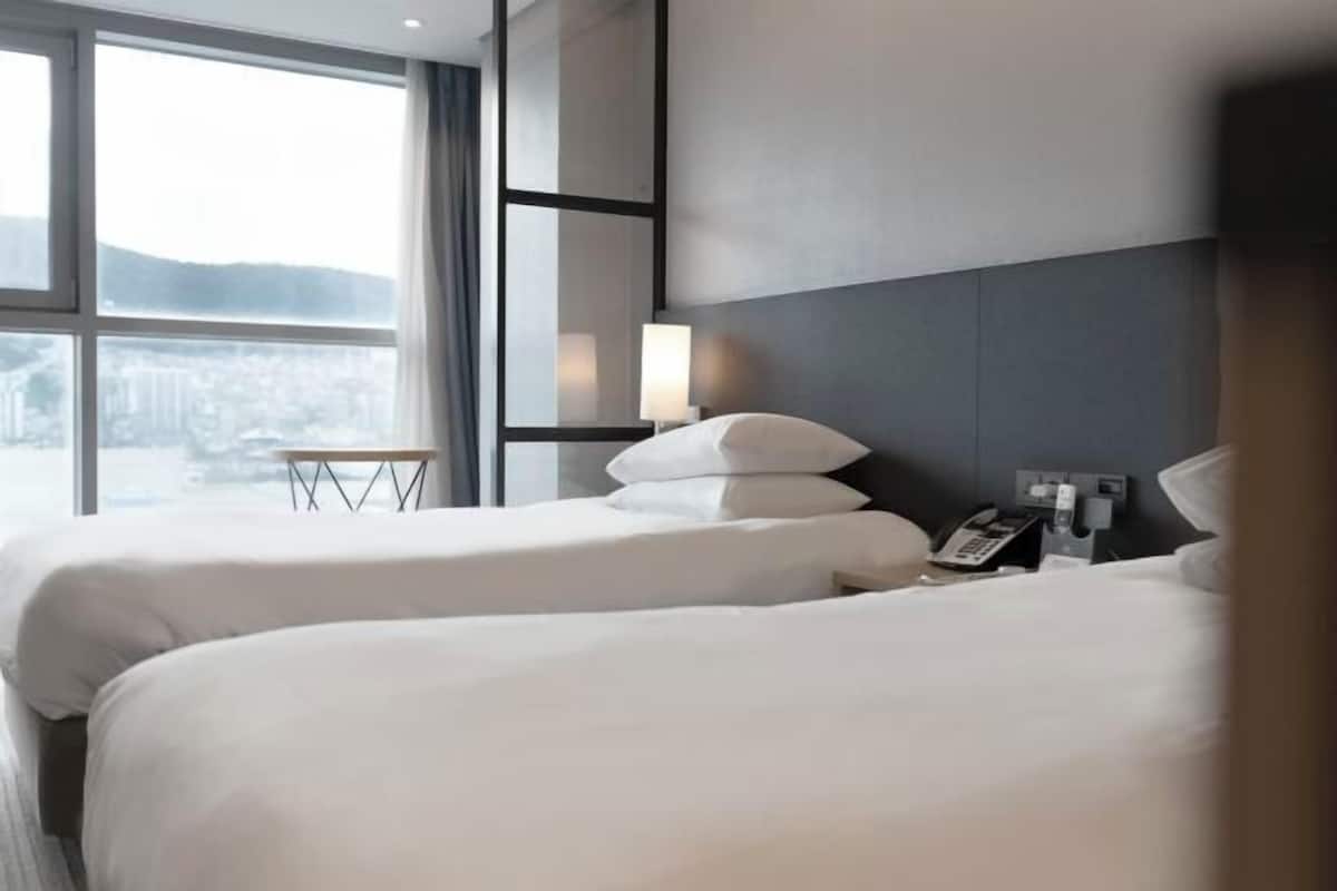 In-room safe, desk, laptop workspace, soundproofing
