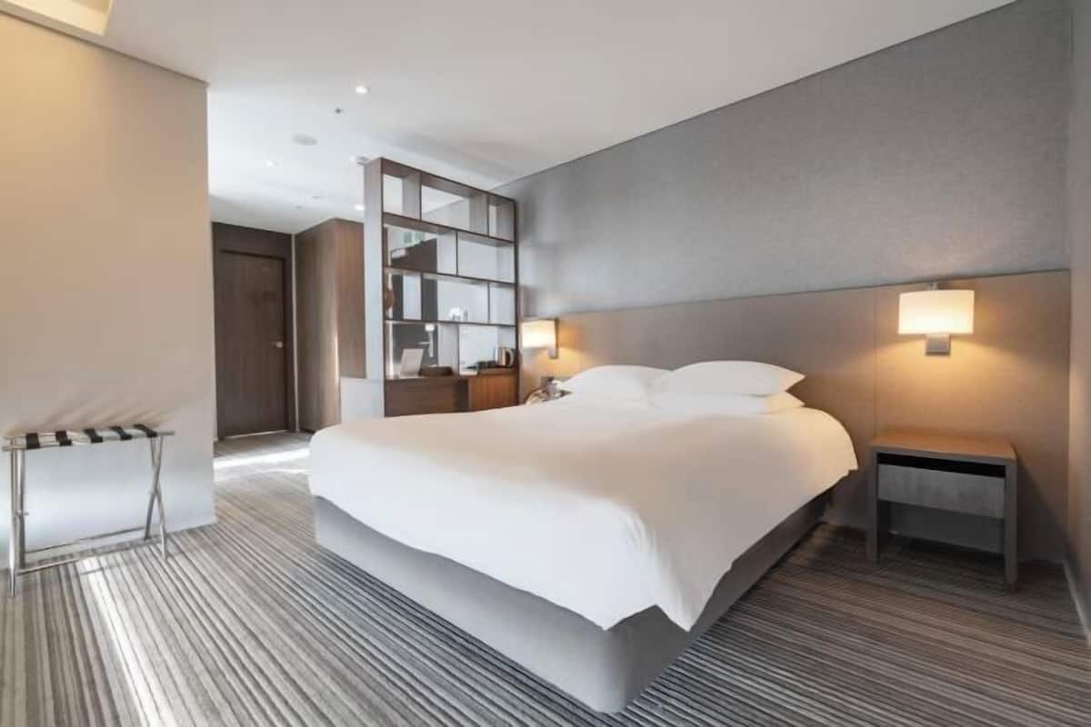 In-room safe, desk, laptop workspace, soundproofing