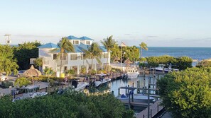 Marina - 2402 Ocean Pointe - 2 bedroom condo upgraded with clean lines and coastal colors (Tavernier)