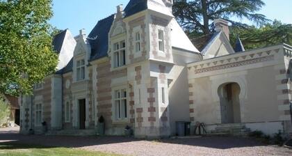Spacious lodging in Touraine, 8 ppl, private garden, tranquility