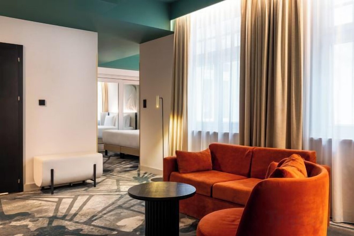 Junior King Suite With Sofa