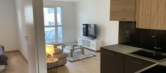 Very attractive, fully-furnished, luxury T2 apartment 5 minutes' walk from the center.