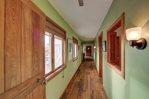 المنشأة من الداخل