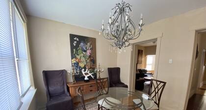 Historic Second floor 2 Bedroom Apartment