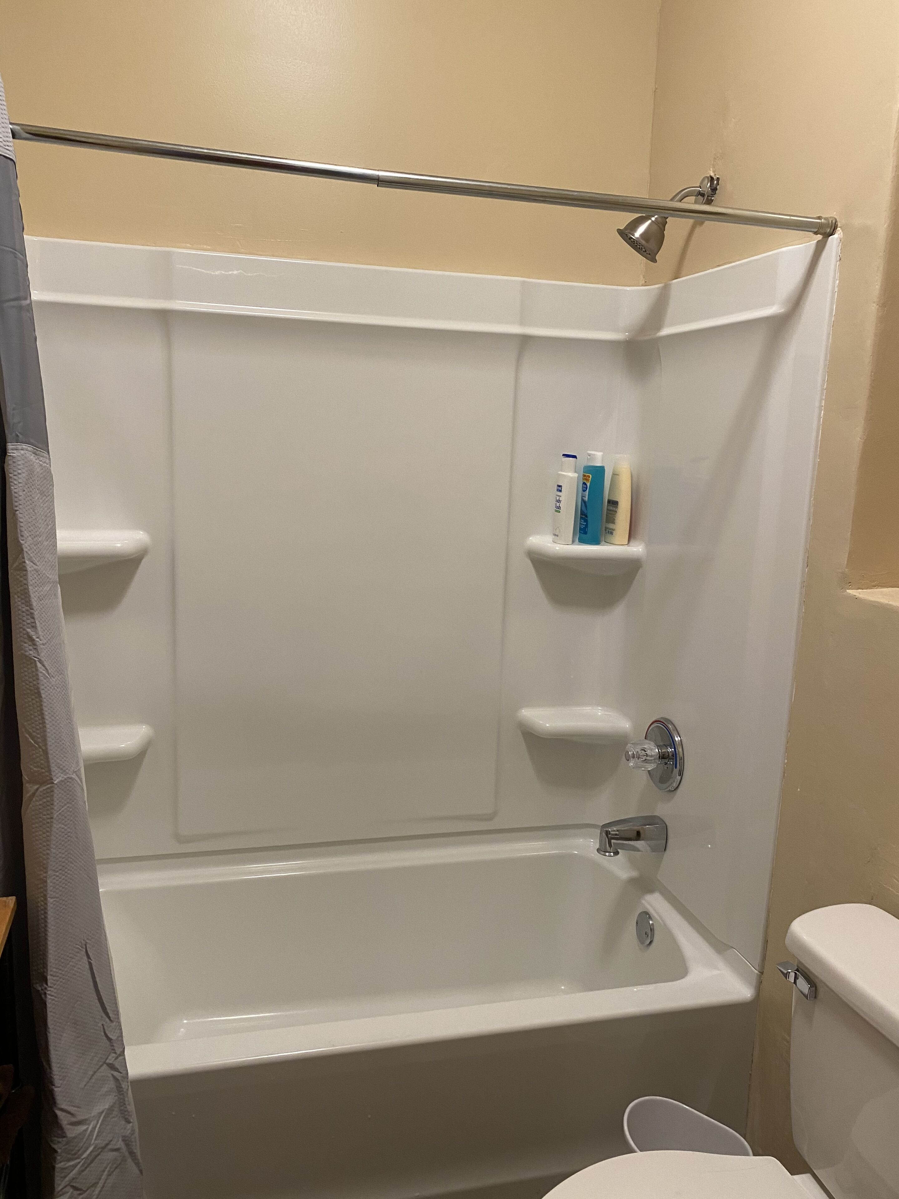 Combined shower/tub