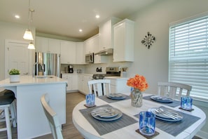 Dining - Covered Patio, Grill & Hammock: Frankford Home! (Frankford)