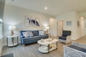 TV, fireplace, Netflix, streaming services - Covered Patio, Grill & Hammock: Frankford Home! (Frankford)