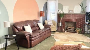 Smart-TV, Netflix, Hulu og DVD-spiller