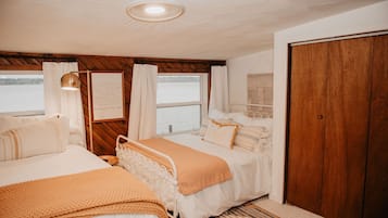 2 bedrooms, iron/ironing board, travel cot, free WiFi