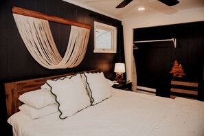 2 habitaciones, tabla de planchar con plancha y cuna de viaje 