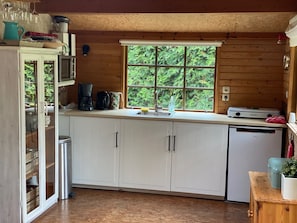 Refrigerador, microondas, cafetera/tetera, tetera/pava eléctrica